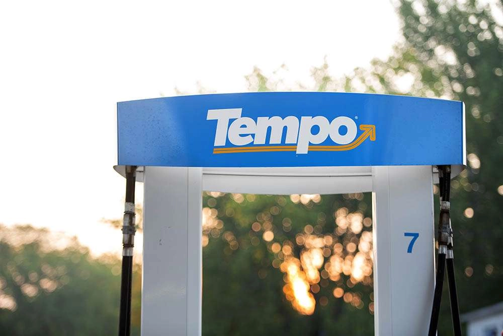 Close up of the tempo logo on a pump with the sun rising in the background. © robert lowdon