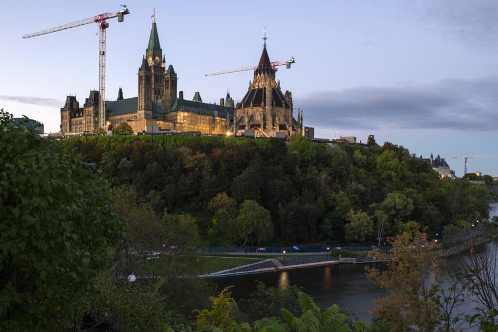 The gothic revival architecture of the parliament of canada is one of its most iconic features. The building's imposing spires and intricate details are a sight to behold, and visiting it is a must-do for any tourist in ottawa.