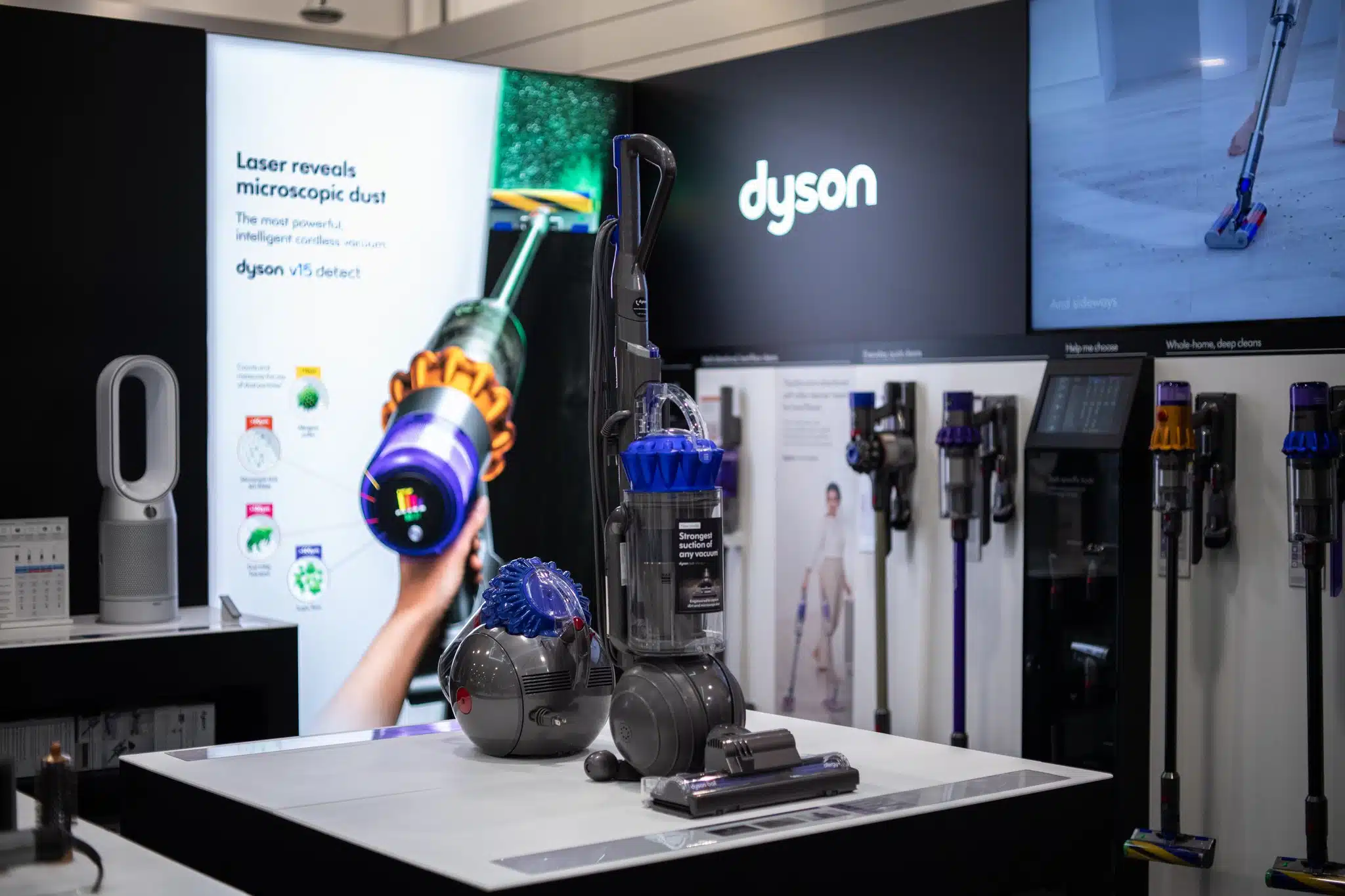 The following is a case study about a photography project we completed for dyson, an innovator in technology for household products. The goal of the project was to capture dyson's sis expansion setup with best buy canada.